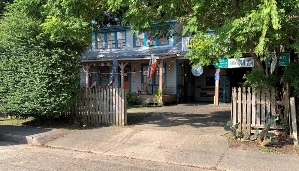 Blue Moon Guest House Lafayette Exterior photo